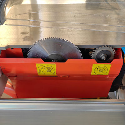 8000r/min 점점 속도 CNC-6132 건설 공사용 이중 블레이드 슬라이딩 테이블 톱