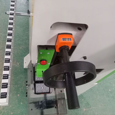 건축자재 상점 목조공업 5.92kW 전력 5 기능의 컴팩트 엣지 밴더