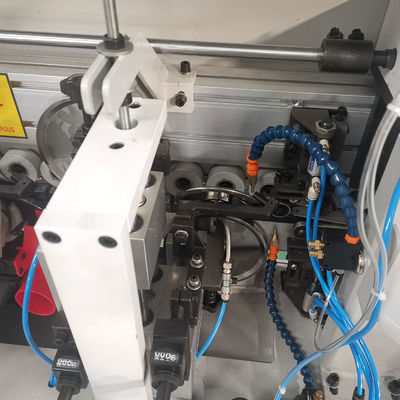 건축자재 상점 목조공업 5.92kW 전력 5 기능의 컴팩트 엣지 밴더