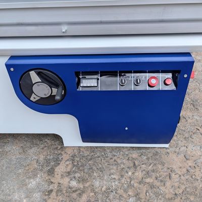 5.5 KW 주 모터 파워 Max. 작업 조각의 길이가 3200mm를 위한 슬라이딩 테이블 톱 기계