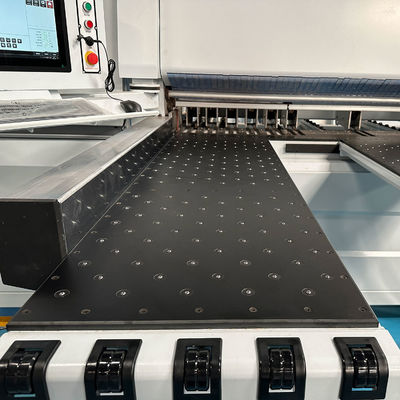 산업 정밀도와 4500kg 무게의 맞춤형 전압 CNC 목재 절단 기계
