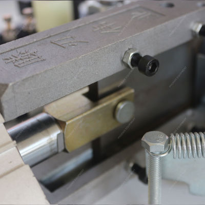 맞춤형 전압 1.4kW W-1 MDF 곡선 가장자리 밴더 접는 팔 가장자리 밴딩 기계