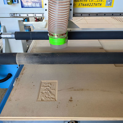 나무 작업 ATC Cnc 라우터와 Weihong 제어 시스템 및 1300 × 2500 작업 테이블 크기