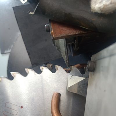 자동 CNC 합금 원형 톱 블레이드 썰기 기계 상단 및 면을 날카롭게하기 위해