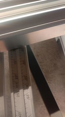 작동하기 쉬운 45도 직선 선제 정밀 패널 톱과 슬라이딩 테이블 톱